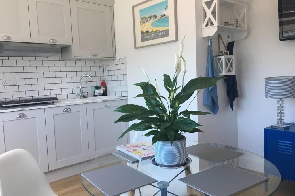 Stylish Holiday Let In Central Broadstairs Apartment Exterior photo